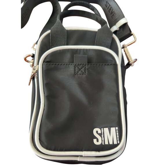 Steve Madden Black White Crossbody Bag Keychain BPinky Unisex Logo Strap Handles - Picture 2 of 7